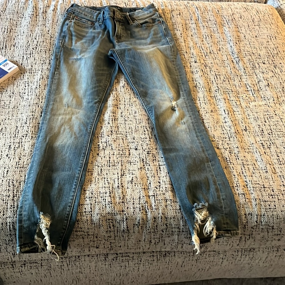 Adorable 🥰 lucky brand jeans - Picture 2 of 3